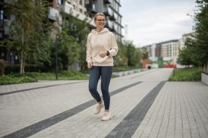 Prolapsus et marche : peut-on marcher avec une descente d’organes